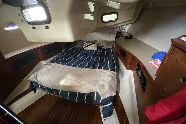 Lyoness 37ft Hunter Yacht For Sale