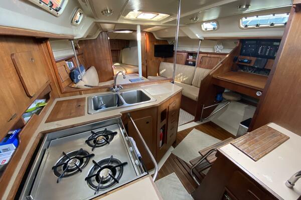 Lyoness 37ft Hunter Yacht For Sale