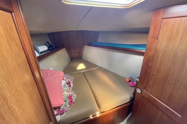 Lyoness 37ft Hunter Yacht For Sale