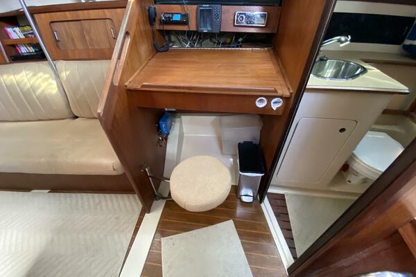 Lyoness 37ft Hunter Yacht For Sale