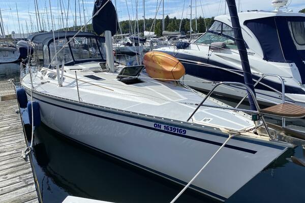 Lyoness 37ft Hunter Yacht For Sale