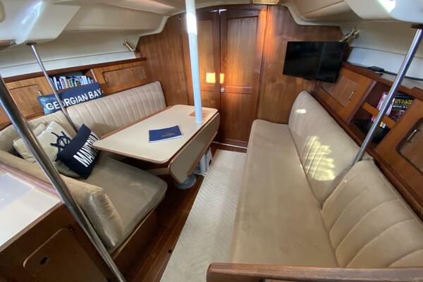 Lyoness 37ft Hunter Yacht For Sale