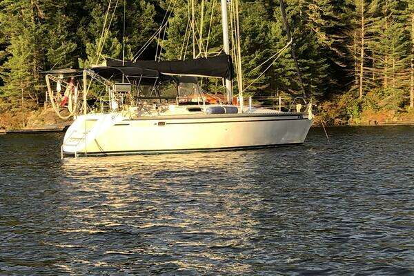 37-ft-Hunter-1989--Lyoness Midland Ontario Canada  yacht for sale