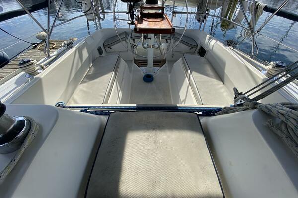 Lyoness 37ft Hunter Yacht For Sale