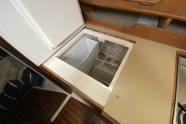 Lyoness 37ft Hunter Yacht For Sale