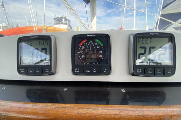 Lyoness 37ft Hunter Yacht For Sale