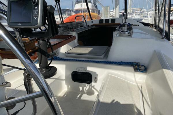 Lyoness 37ft Hunter Yacht For Sale
