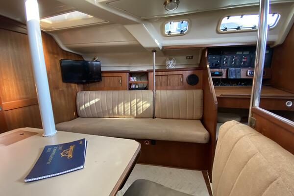 Lyoness 37ft Hunter Yacht For Sale