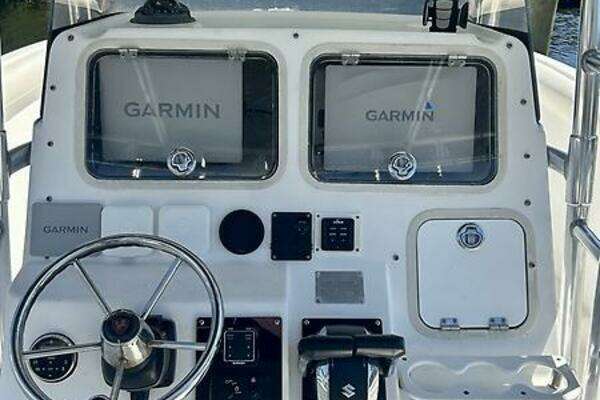 Photo of the 2000 Century 3100 Center Console