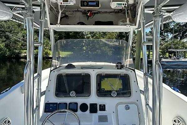 Photo of the 2000 Century 3100 Center Console