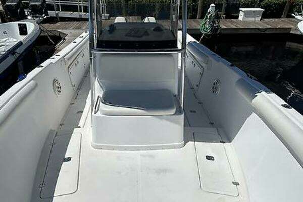 Photo of the 2000 Century 3100 Center Console