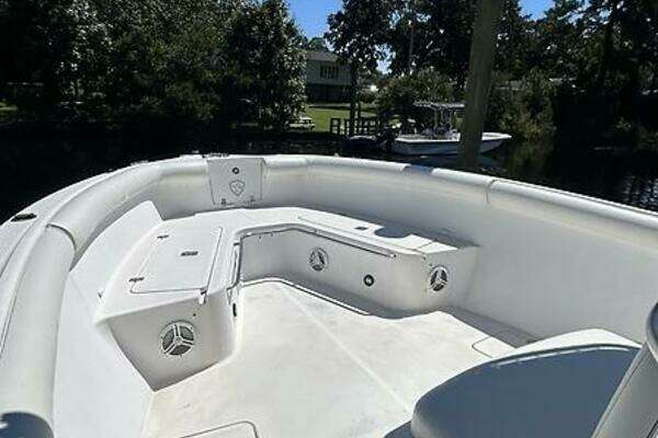 Photo of the 2000 Century 3100 Center Console