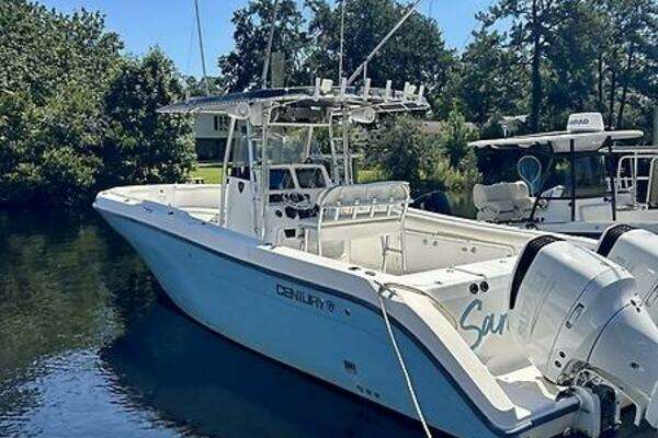 Photo of the 2000 Century 3100 Center Console