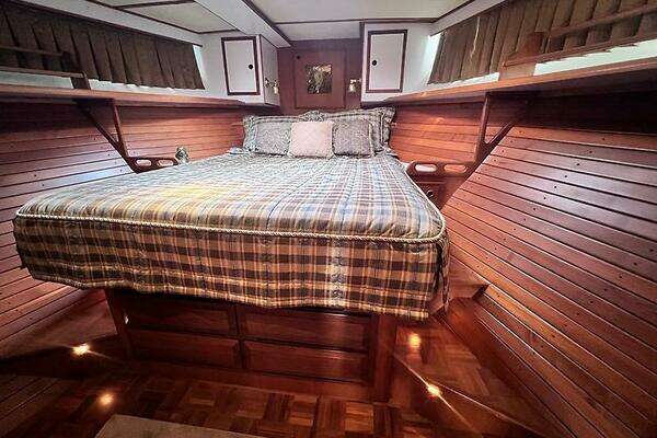 DeFever Pilothouse Yacht For Sale