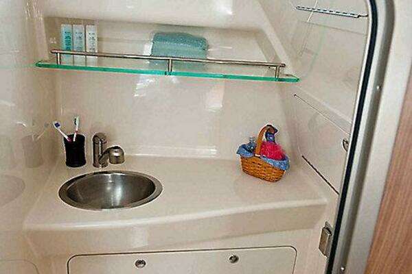 2019 Boston Whaler 28