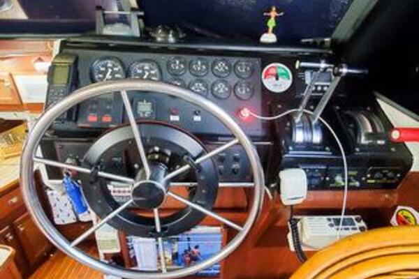 Makin  Waves 32ft Bayliner Yacht For Sale