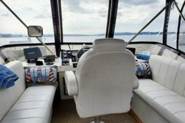 Makin  Waves 32ft Bayliner Yacht For Sale