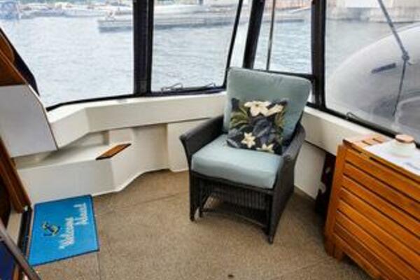 Makin  Waves 32ft Bayliner Yacht For Sale