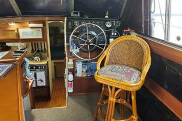 Makin  Waves 32ft Bayliner Yacht For Sale