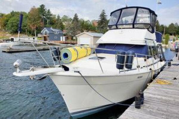 Makin  Waves 32ft Bayliner Yacht For Sale