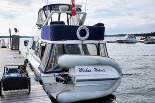 Makin  Waves 32ft Bayliner Yacht For Sale