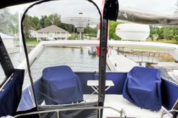 Makin  Waves 32ft Bayliner Yacht For Sale