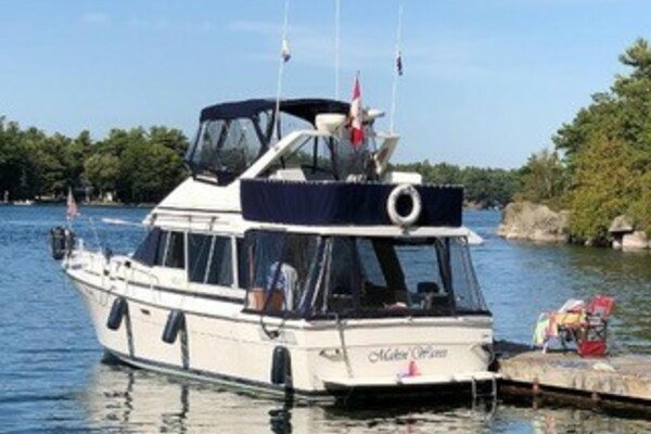 Makin  Waves 32ft Bayliner Yacht For Sale