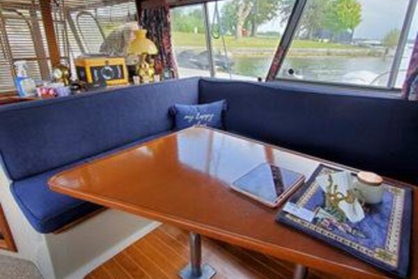 Makin  Waves 32ft Bayliner Yacht For Sale