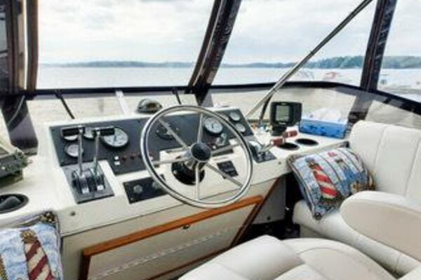 Makin  Waves 32ft Bayliner Yacht For Sale