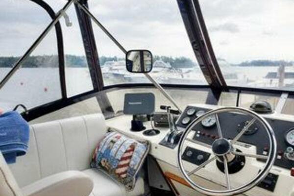 Makin  Waves 32ft Bayliner Yacht For Sale