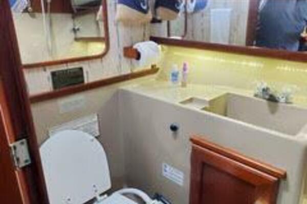 Makin  Waves 32ft Bayliner Yacht For Sale