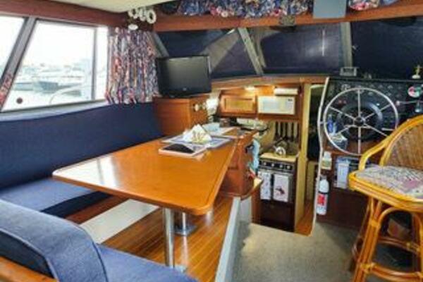 Makin  Waves 32ft Bayliner Yacht For Sale