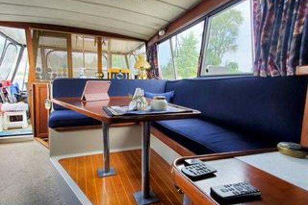 Makin  Waves 32ft Bayliner Yacht For Sale