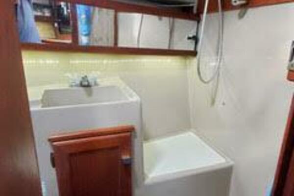 Makin  Waves 32ft Bayliner Yacht For Sale