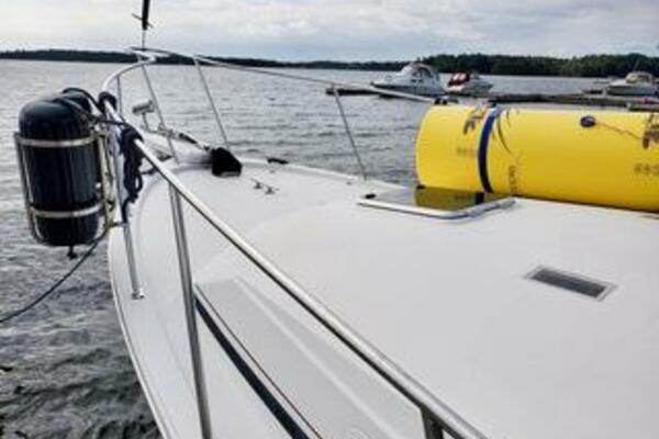 Makin  Waves 32ft Bayliner Yacht For Sale