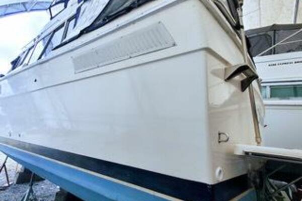 Makin  Waves 32ft Bayliner Yacht For Sale
