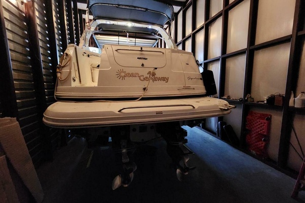 Clean Getaway 31ft Chaparral Yacht For Sale