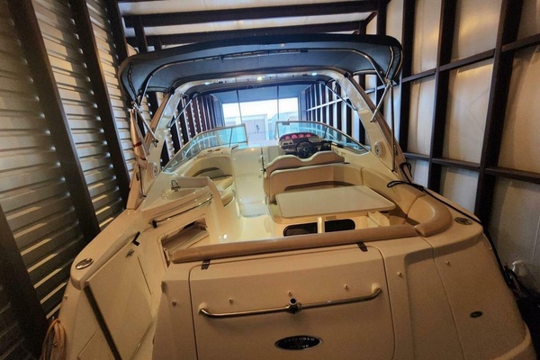Clean Getaway 31ft Chaparral Yacht For Sale