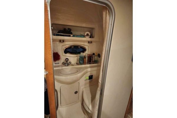 Clean Getaway 31ft Chaparral Yacht For Sale