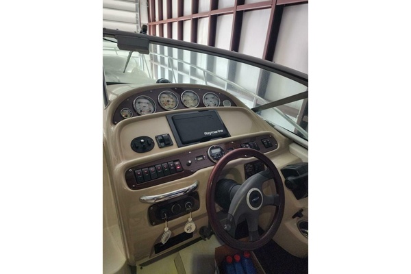 Clean Getaway 31ft Chaparral Yacht For Sale