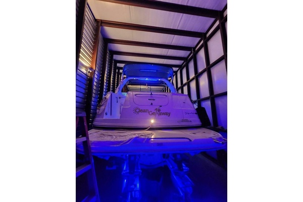 Clean Getaway 31ft Chaparral Yacht For Sale
