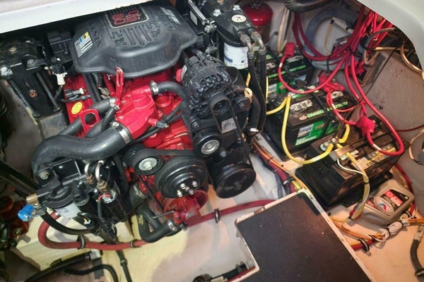Clean Getaway 31ft Chaparral Yacht For Sale