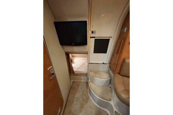 Clean Getaway 31ft Chaparral Yacht For Sale