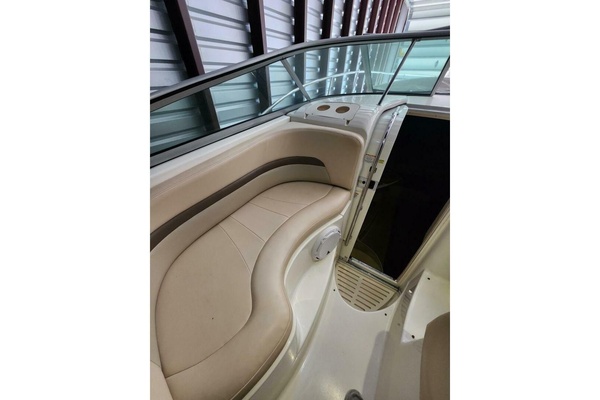 Clean Getaway 31ft Chaparral Yacht For Sale