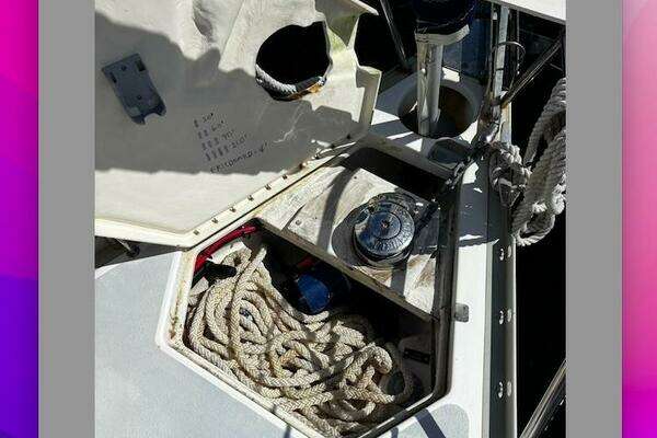 Photo of the 1993 Hunter 33.5 "Sky Catcher"