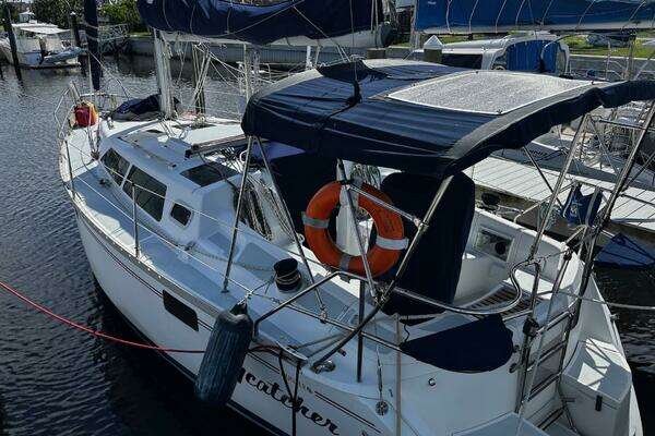 Photo of the 1993 Hunter 33.5 "Sky Catcher"