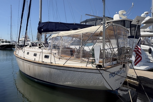 Photo of the 1995 Island Packet 40 "Dream Flower"