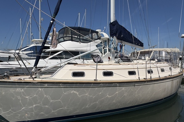 Photo of the 1995 Island Packet 40 "Dream Flower"