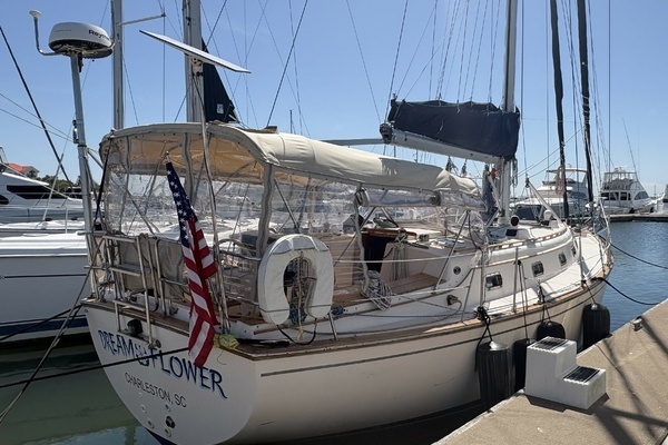 Photo of the 1995 Island Packet 40 "Dream Flower"