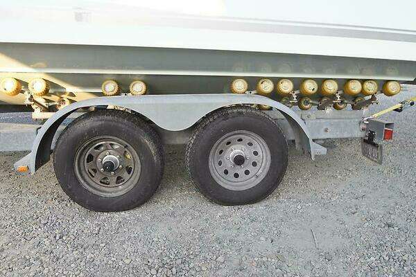 Photo of the 2005 Regulator 24 fs